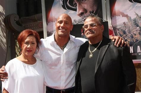 dwayne johnson parents and siblings